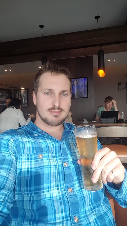 Free beer at the AMEX lounge in Sydney